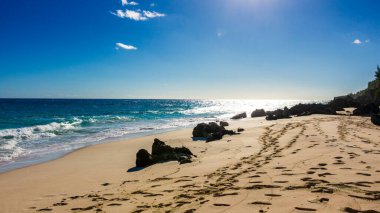 Horseshoe Bay Sahili ve Hamilton, Bermuda 'daki Deep Bay Sahili