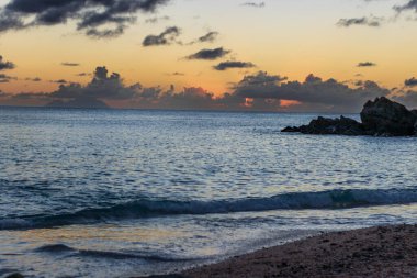 Saint Barthelemy 'deki huzurlu plaj (St. Barts, St. Barth, St. Barth)