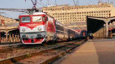 Bükreş Kuzey Tren İstasyonu 'nda Tren (Gara de Nord Bucuresti)