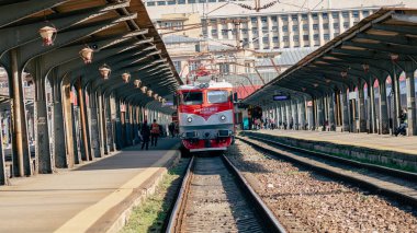 Bükreş Kuzey Tren İstasyonu 'nda Tren (Gara de Nord Bucuresti)