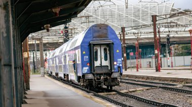 Bükreş Kuzey Tren İstasyonu 'nda Tren (Gara de Nord Bucuresti)