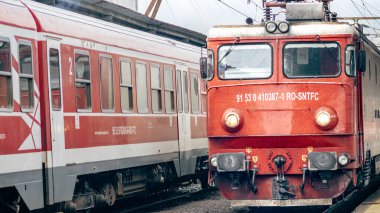 Bükreş Kuzey Tren İstasyonu 'nda Tren (Gara de Nord Bucuresti)