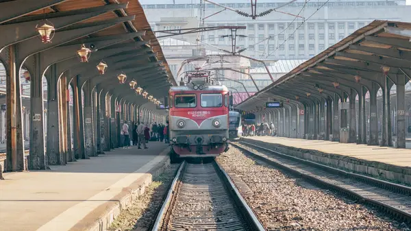 Bükreş Kuzey Tren İstasyonu 'nda Tren (Gara de Nord Bucuresti)