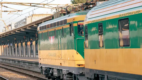 Bükreş Kuzey Tren İstasyonu 'nda Tren (Gara de Nord Bucuresti)