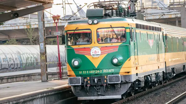 Bükreş Kuzey Tren İstasyonu 'nda Tren (Gara de Nord Bucuresti)