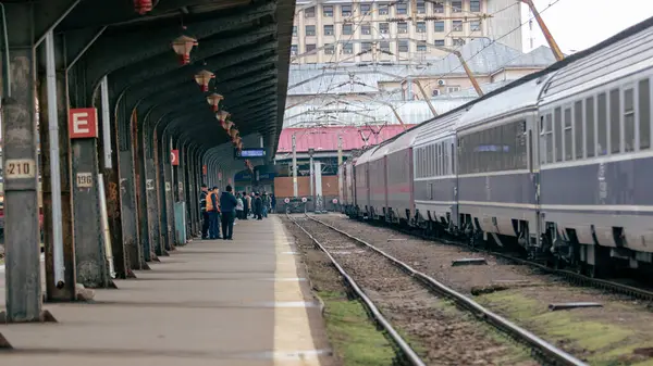 Bükreş Kuzey Tren İstasyonu 'nda Tren (Gara de Nord Bucuresti)