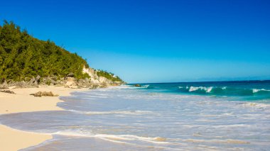 Horseshoe Bay Sahili ve Hamilton, Bermuda 'daki Deep Bay Sahili