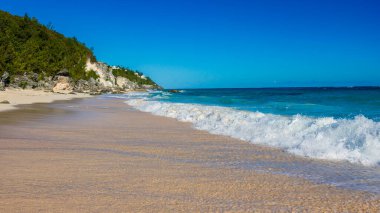 Horseshoe Bay Sahili ve Hamilton, Bermuda 'daki Deep Bay Sahili