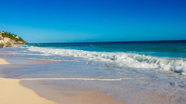 Horseshoe Bay Sahili ve Hamilton, Bermuda 'daki Deep Bay Sahili
