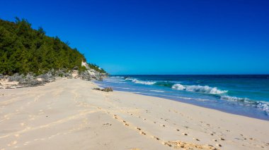 Horseshoe Bay Sahili ve Hamilton, Bermuda 'daki Deep Bay Sahili
