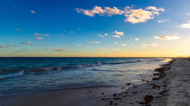 Horseshoe Bay Sahili ve Hamilton, Bermuda 'daki Deep Bay Sahili