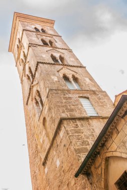 Bonifacio kasabası, Korsika Adası, Fransa 'daki ortaçağ kalesi.
