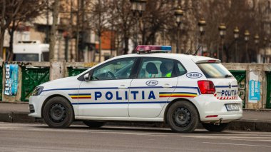 Bükreş 'te yoğun saatlerde Romen Polis Arabası trafikte
