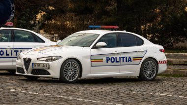 Bükreş 'te yoğun saatlerde Romen Polis Arabası trafikte