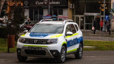 Bükreş 'te yoğun saatlerde Romen Polis Arabası trafikte