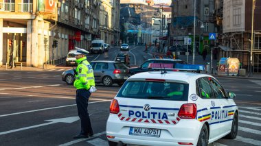 Bükreş 'te yoğun saatlerde Romen Polis Arabası trafikte