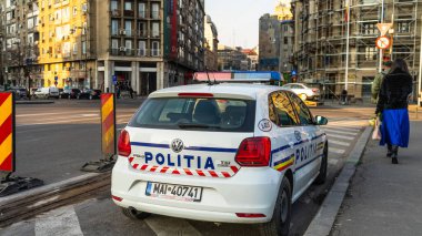 Bükreş 'te yoğun saatlerde Romen Polis Arabası trafikte