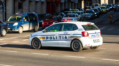 Bükreş 'te yoğun saatlerde Romen Polis Arabası trafikte