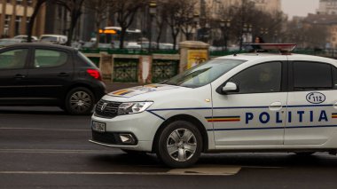 Bükreş 'te yoğun saatlerde Romen Polis Arabası trafikte