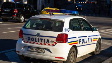 Bükreş 'te yoğun saatlerde Romen Polis Arabası trafikte