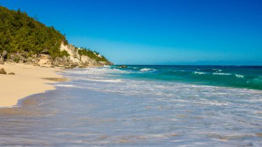 Horseshoe Bay Sahili ve Hamilton, Bermuda 'daki Deep Bay Sahili