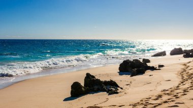 Horseshoe Bay Sahili ve Hamilton, Bermuda 'daki Deep Bay Sahili