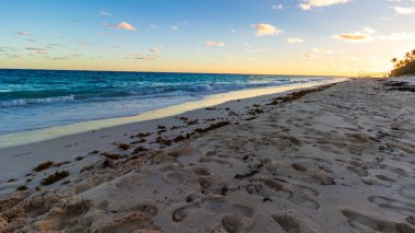 Horseshoe Bay Sahili ve Hamilton, Bermuda 'daki Deep Bay Sahili
