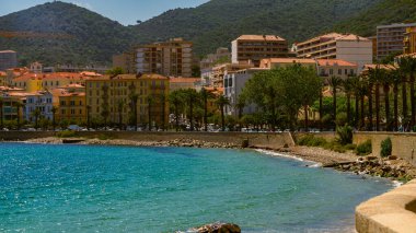 Ajaccio halk plajı, Korsika Adası yaz manzarası, Fransa