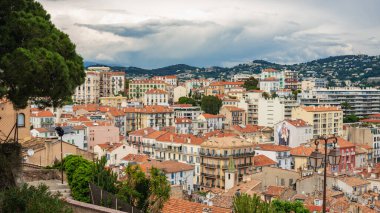 Cannes 'ın panoramik manzarası, Fransız Akdeniz Rivierası