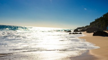 Horseshoe Bay Sahili ve Hamilton, Bermuda 'daki Deep Bay Sahili