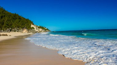 Horseshoe Bay Sahili ve Hamilton, Bermuda 'daki Deep Bay Sahili