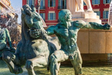 Nice, Fransa, Frech Riviera 'daki Massena Meydanı' nda Soleil Çeşmesi