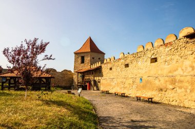 Romanya 'nın Transilvanya kentindeki ünlü Rupea kalesi. Rupa Kalesi (Cetatea Rupea)