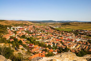 Romanya 'nın Transilvanya kentindeki Rupea kalesinden görüntü. Rupa Kalesi (Cetatea Rupea)