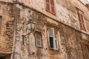 Bonifacio kasabası, Korsika Adası, Fransa 'daki ortaçağ kalesi.