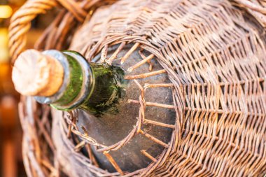 Şarap demijohn 'un yakın çekimi