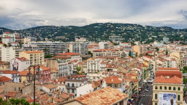 Cannes 'ın panoramik manzarası, Fransız Akdeniz Rivierası
