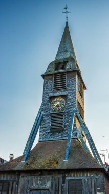 Honfleur, Fransa 'nın Normandiya şehrinde ünlü bir liman köyüdür.