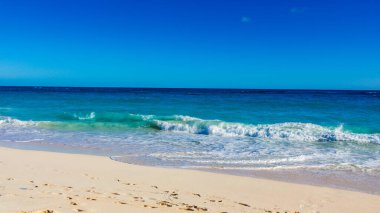 Horseshoe Bay Sahili ve Hamilton, Bermuda 'daki Deep Bay Sahili