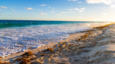Horseshoe Bay Sahili ve Hamilton, Bermuda 'daki Deep Bay Sahili