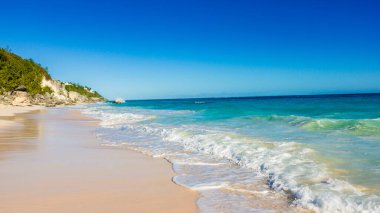 Horseshoe Bay Sahili ve Hamilton, Bermuda 'daki Deep Bay Sahili