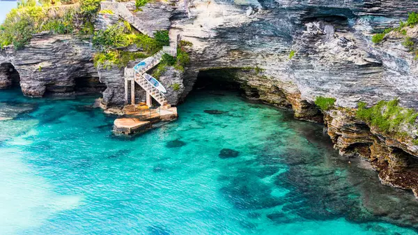 Horseshoe Bay Sahili ve Hamilton, Bermuda 'daki Deep Bay Sahili