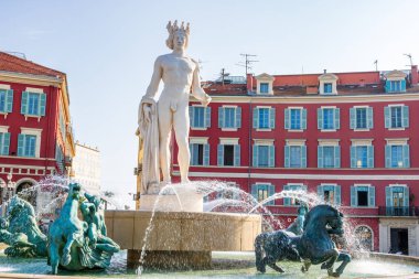 Nice, Fransa, Frech Riviera 'daki Massena Meydanı' nda Soleil Çeşmesi