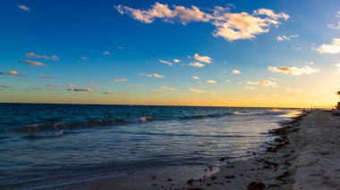 Horseshoe Bay Sahili ve Hamilton, Bermuda 'daki Deep Bay Sahili
