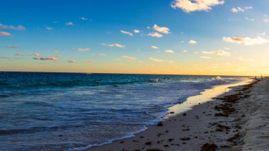 Horseshoe Bay Sahili ve Hamilton, Bermuda 'daki Deep Bay Sahili