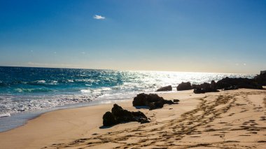 Horseshoe Bay Sahili ve Hamilton, Bermuda 'daki Deep Bay Sahili