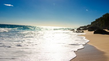 Horseshoe Bay Sahili ve Hamilton, Bermuda 'daki Deep Bay Sahili