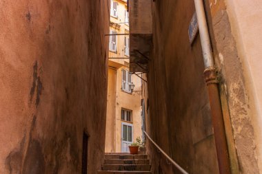 Bonifacio kasabası, Korsika Adası, Fransa 'daki ortaçağ kalesi.