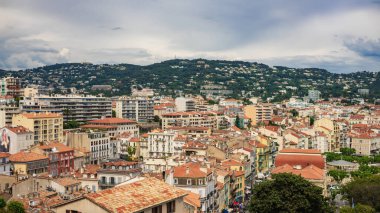 Cannes 'ın panoramik manzarası, Fransız Akdeniz Rivierası