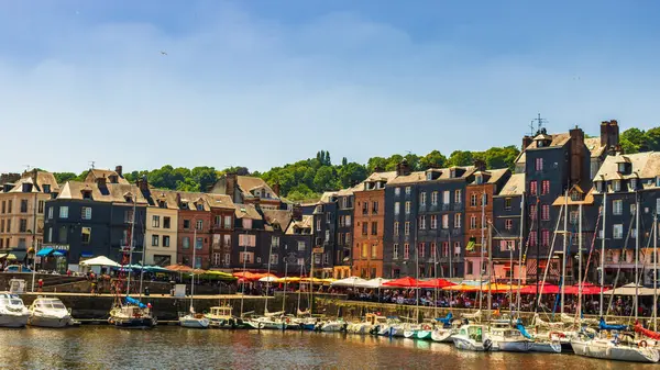 Honfleur, Fransa 'nın Normandiya şehrinde ünlü bir liman köyüdür.